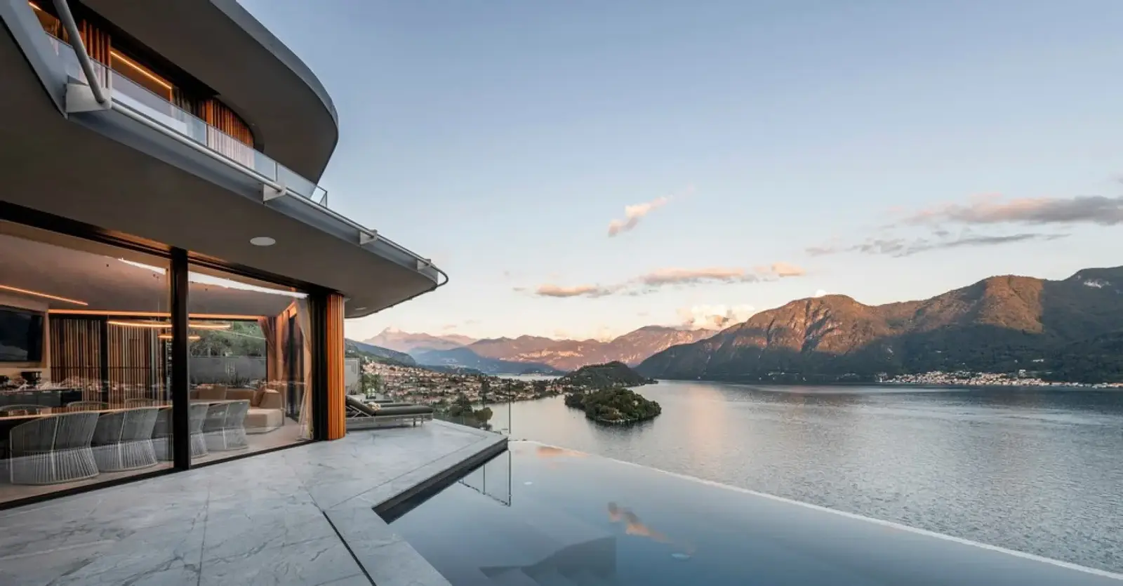 فيلا أنيقة بإطلالة جبلية وتصميم حديث