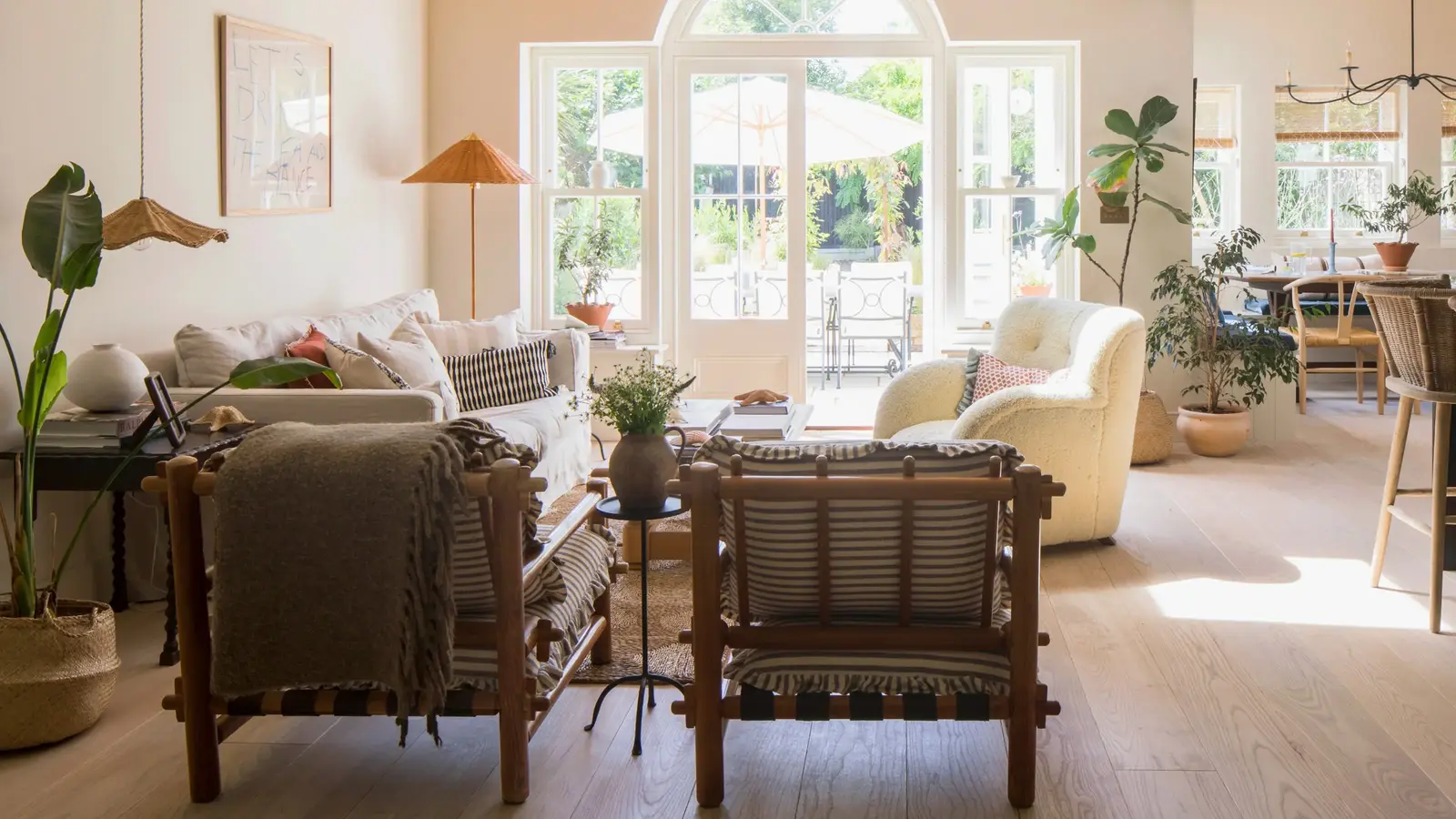 منزل مريح وواسع بتصميم عائلي مثالي