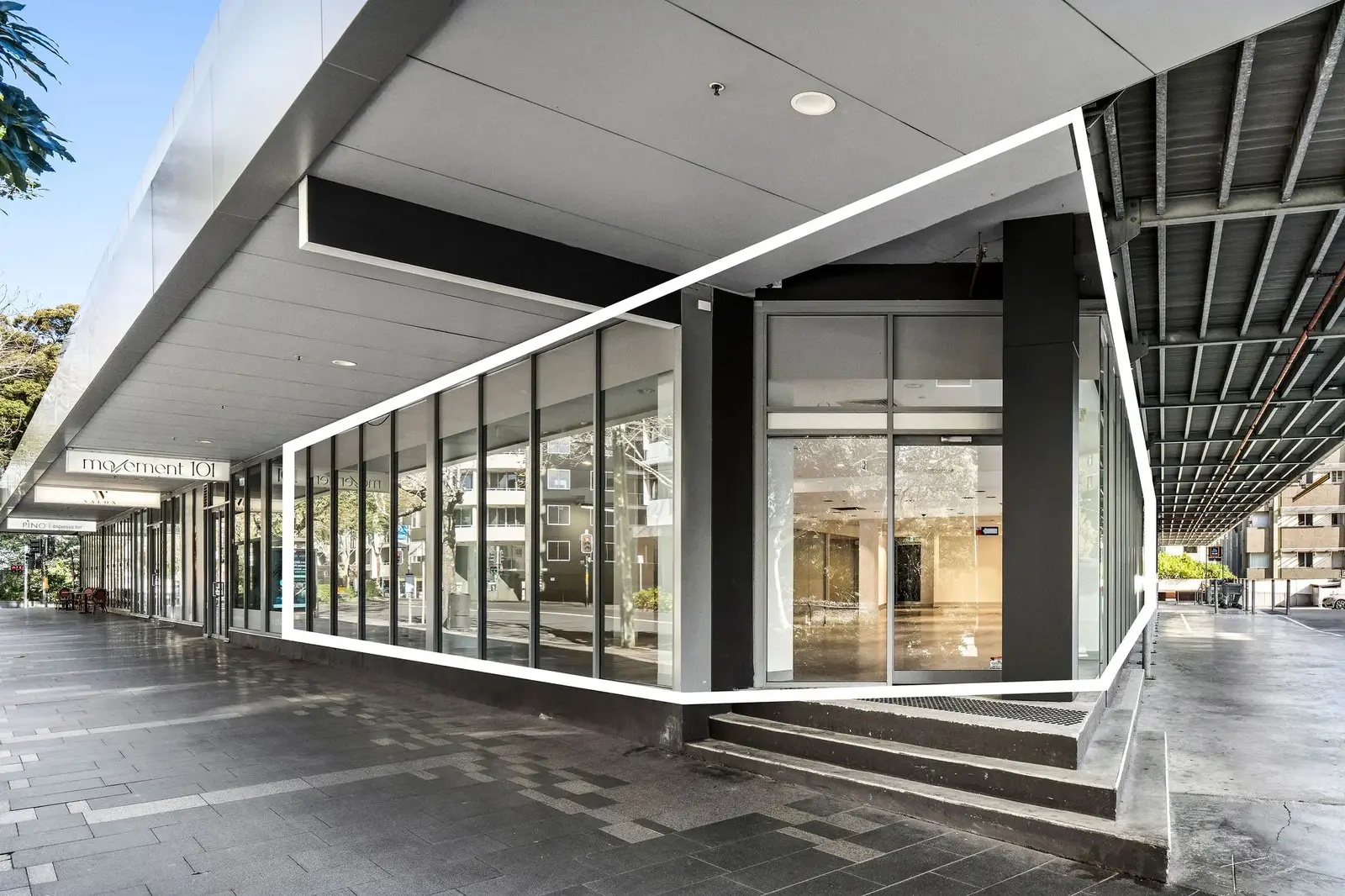 مساحة تجارية زاوية بإطلالة مميزة على الشارع