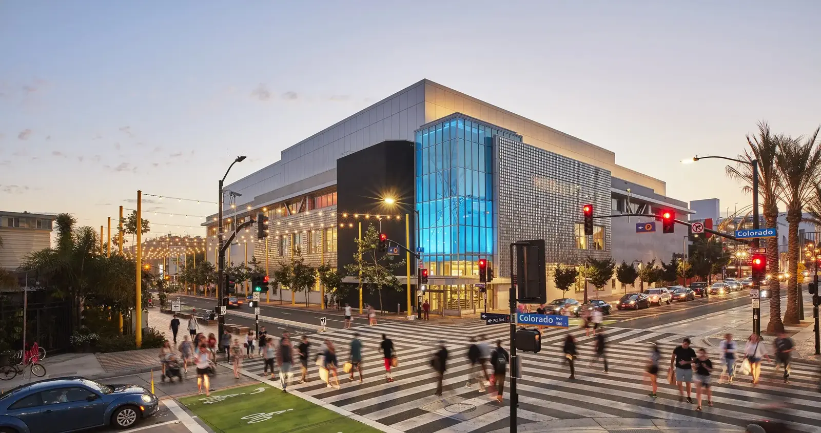 Çeşitli Perakendecilerle Açık Alışveriş Merkezi Kompleksi