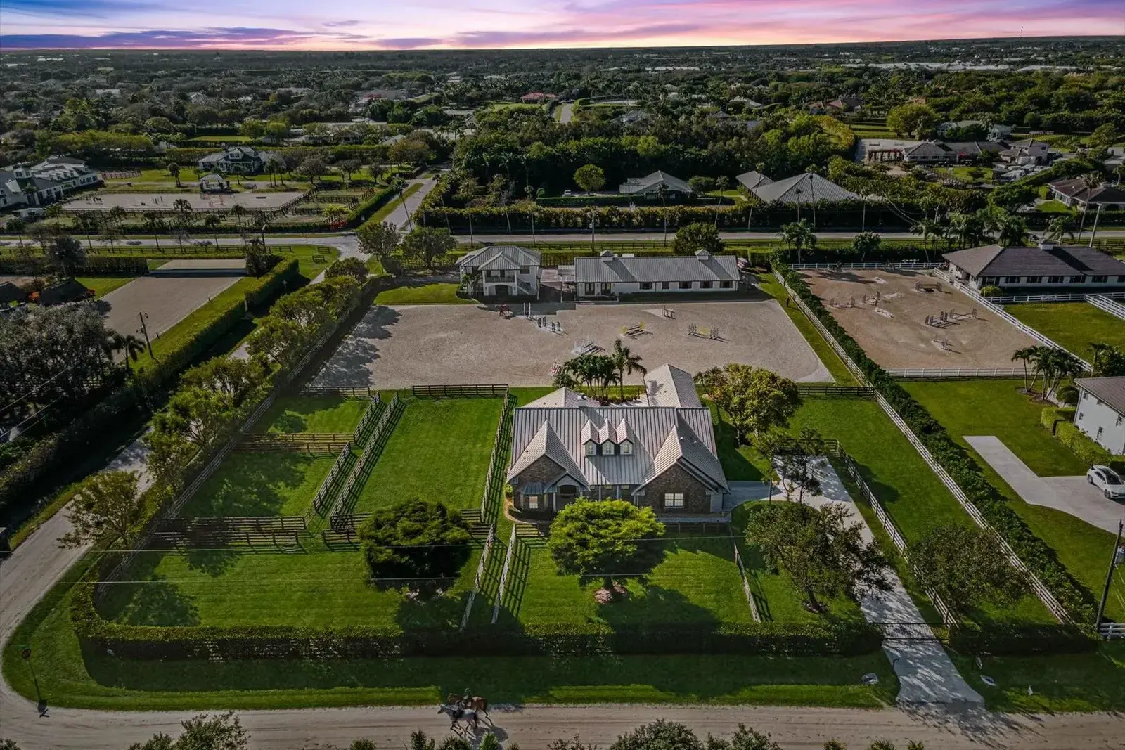 Parka Yakın Banliyö Konut Arazisi Satılık