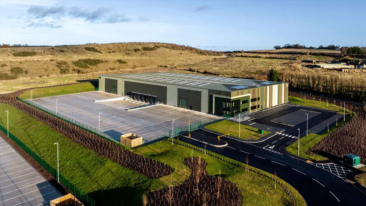 موقع تصنيع مع بنية تحتية قائمة ومناسبة