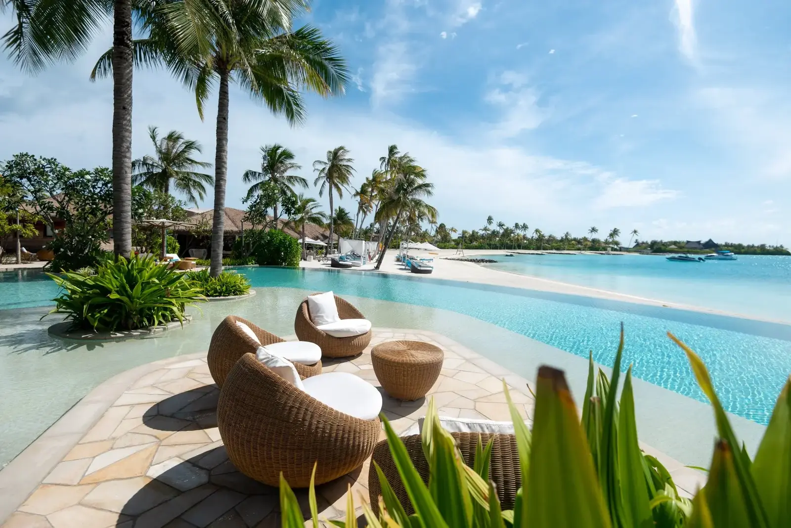 Okyanusa Bakışlı ve Spa'lı Özel Lüks Tatil Köyü