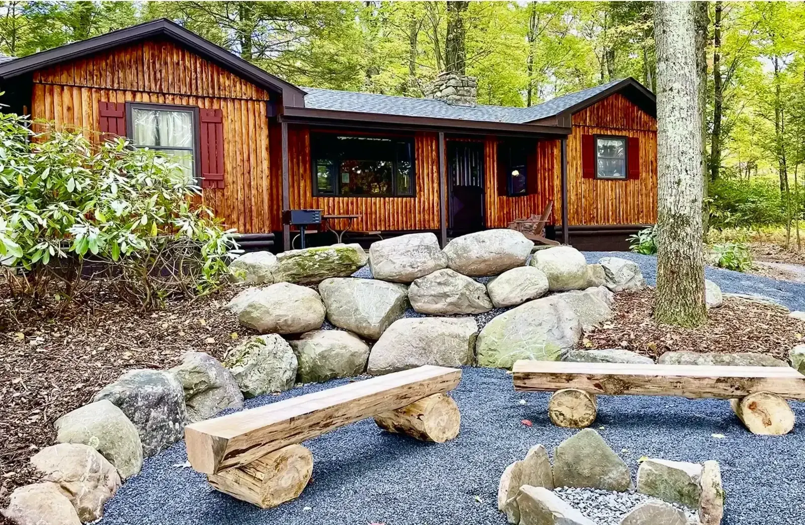 Özel Göl Erişimine Sahip Dağ Kabini