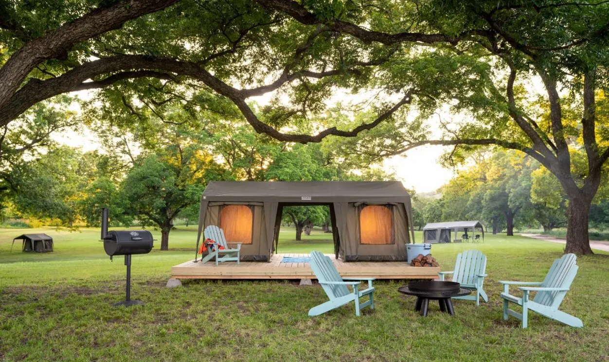 Kamp ve Açık Hava Aktiviteleri için Büyük Rekreasyon Alanı