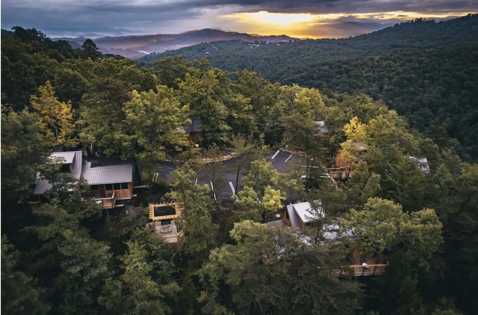 Kabin ve Yürüyüş Parkurlarıyla Doğa Kaçamağı
