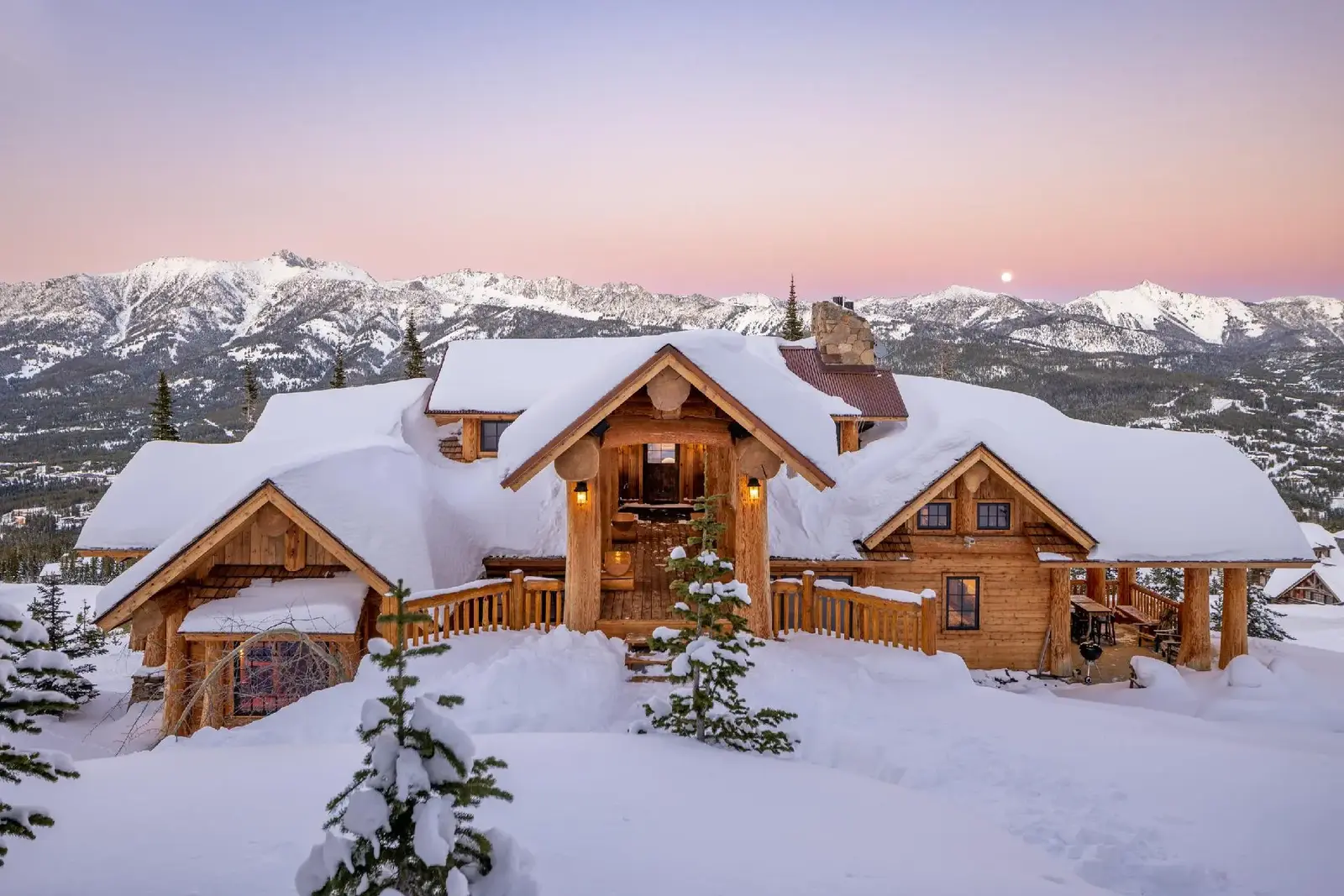 ملكية منتجع للتزلج في الجبال مع وصول مباشر إلى المنحدرات