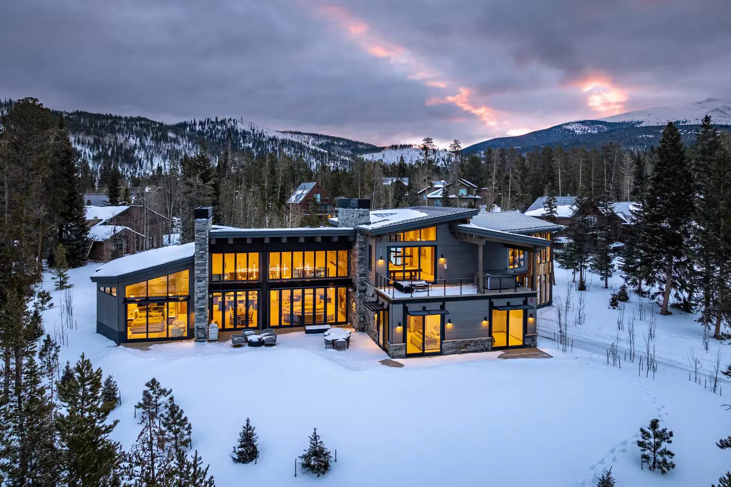 ملكية منتجع للتزلج في الجبال مع وصول مباشر إلى المنحدرات