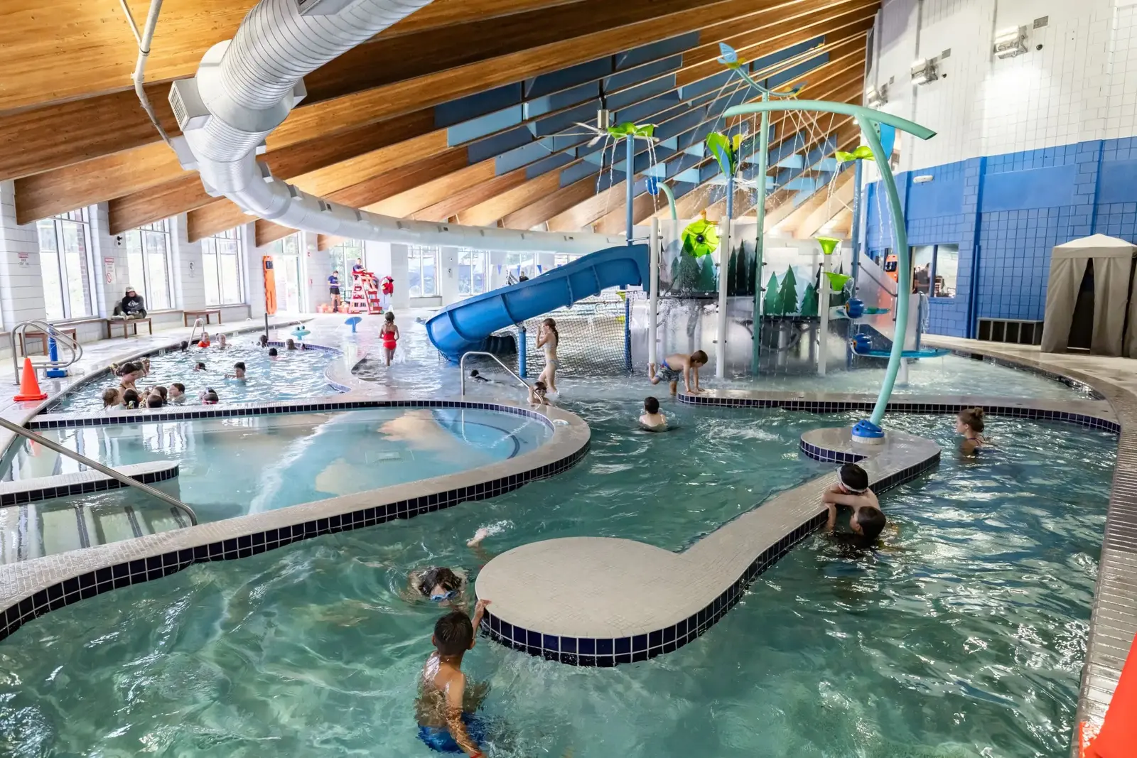 Aktivitelerle Yüzme Havuzu ve Rekreasyon Merkezi