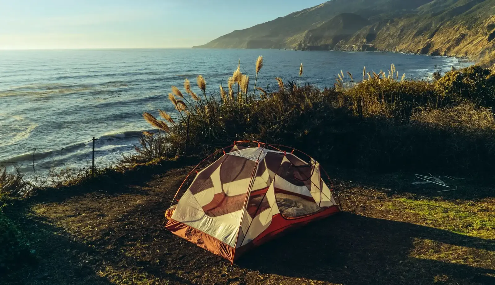 Tesisler ve Parkurlar ile Manzaralı Riad ve Kamp Alanı