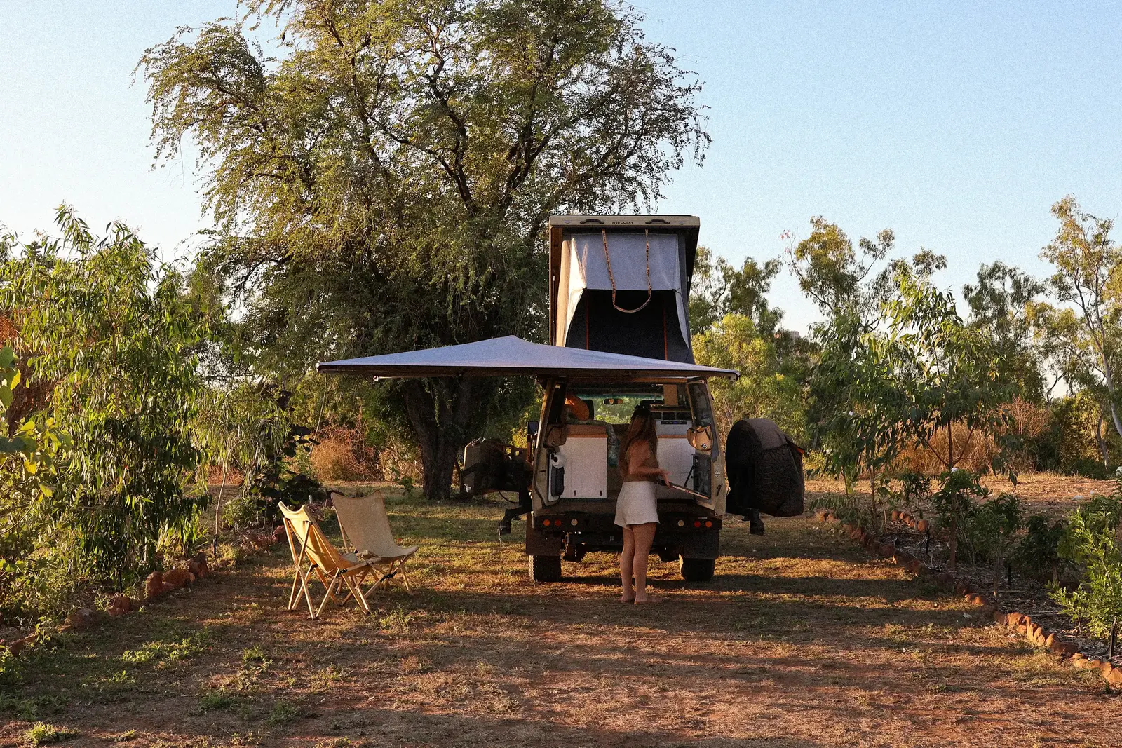 Tesisler ve Parkurlar ile Manzaralı Riad ve Kamp Alanı