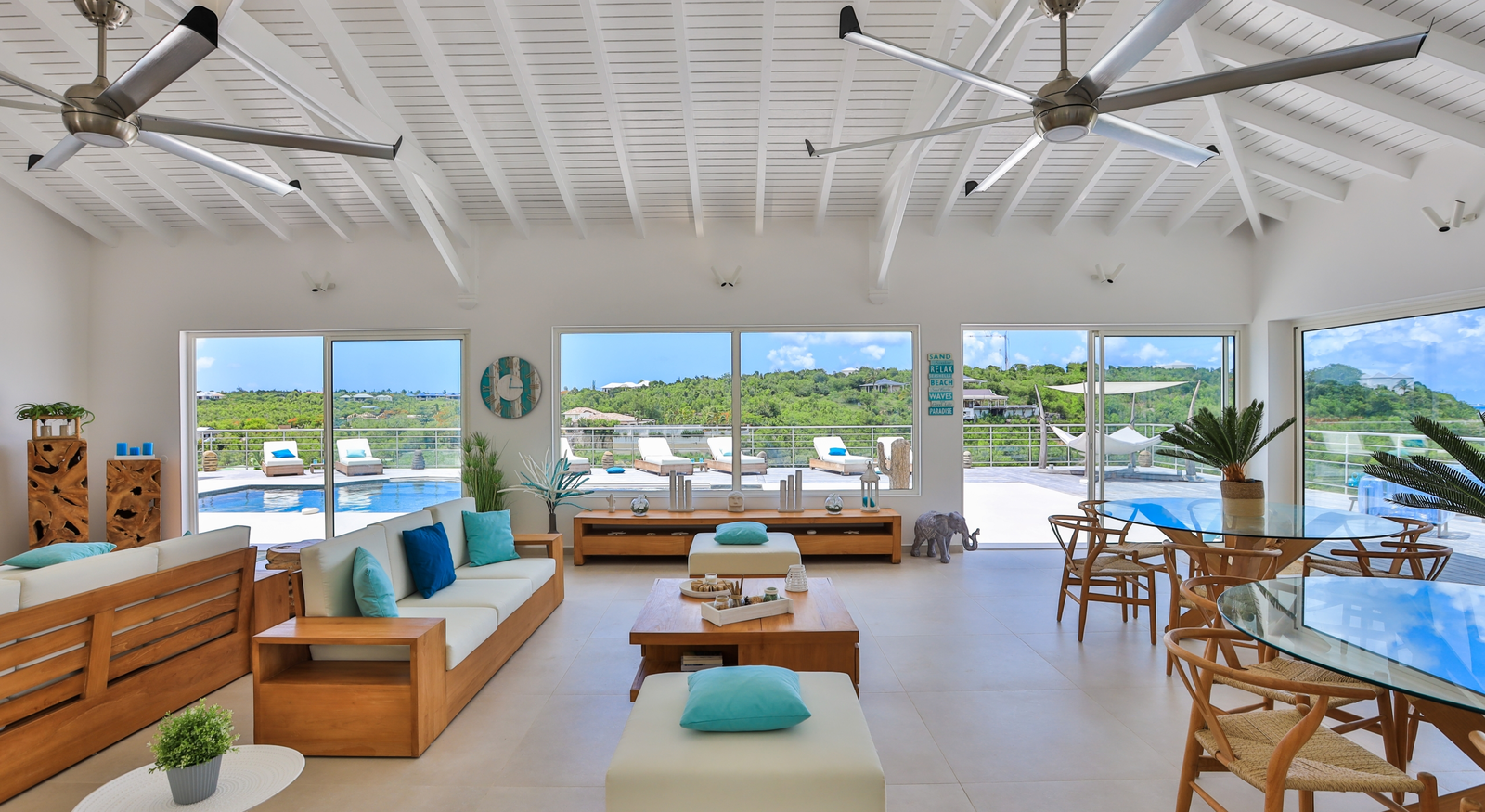 Özel Havuzlu Cennet Denize Sıfır Villası