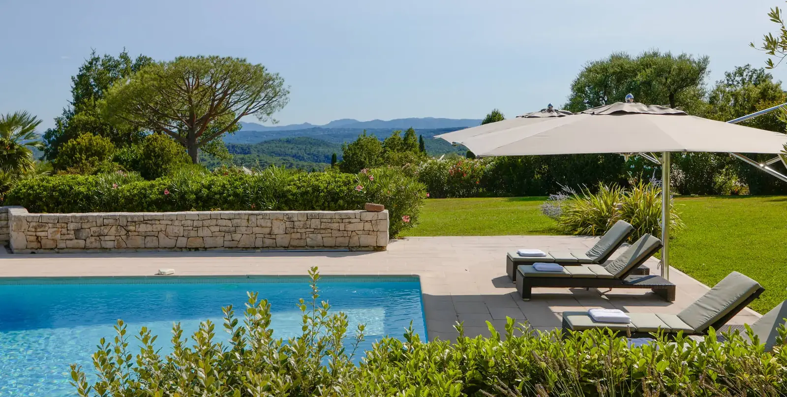 Bahçeli Şık Akdeniz Lüks Villası