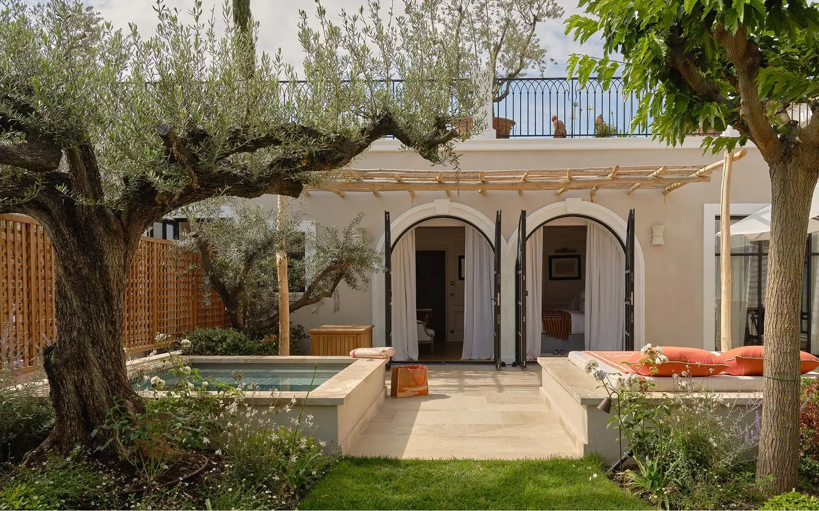 Bahçeli Şık Akdeniz Lüks Villası