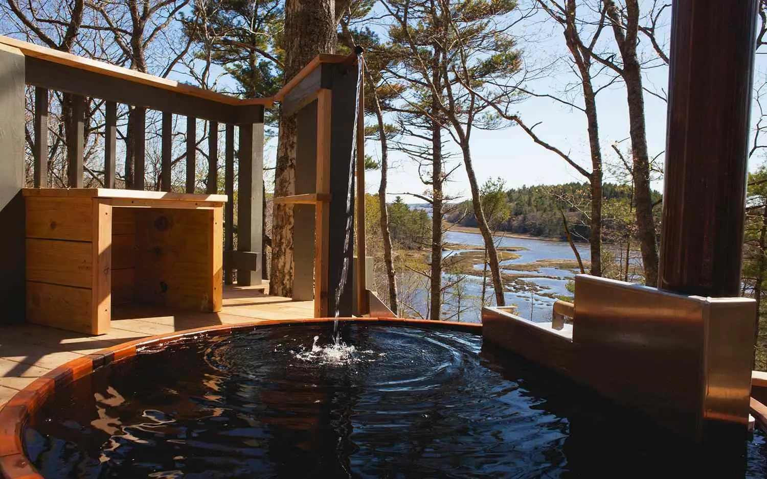 منزل عطلة جميل على ضفاف البحيرة مع مناظر خلابة