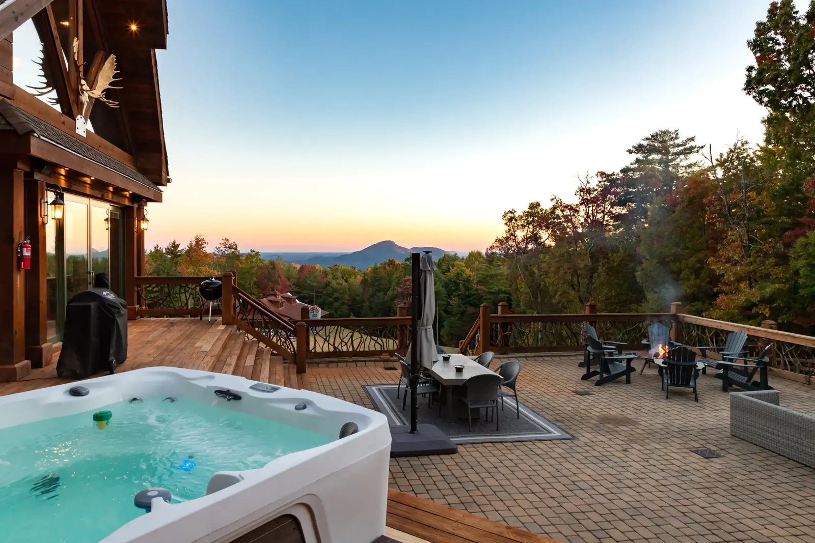 منزل عطلة جبلي واسع مع حوض استحمام ساخن لإقامة مريحة