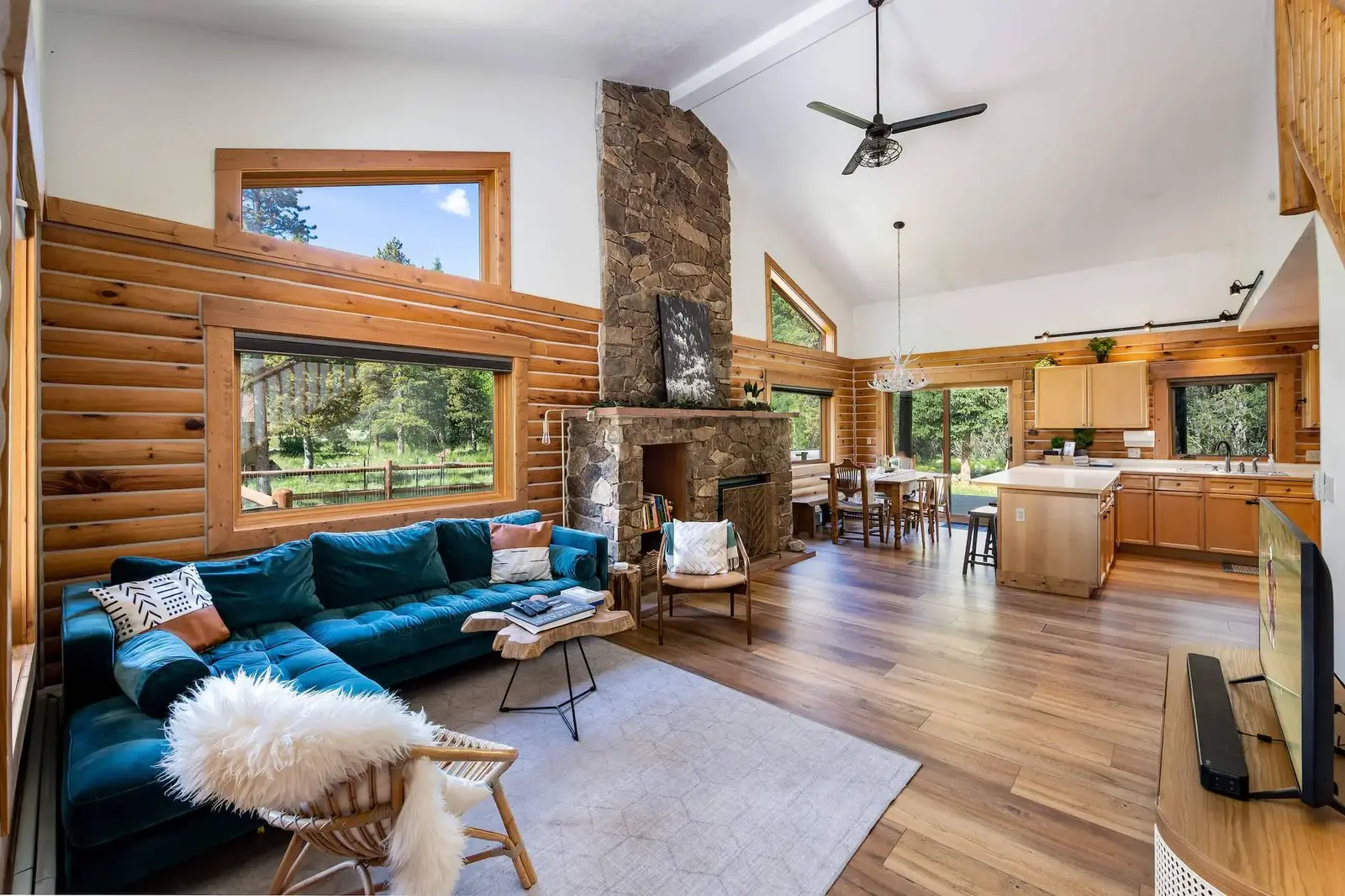 منزل عطلة جبلي واسع مع حوض استحمام ساخن لإقامة مريحة