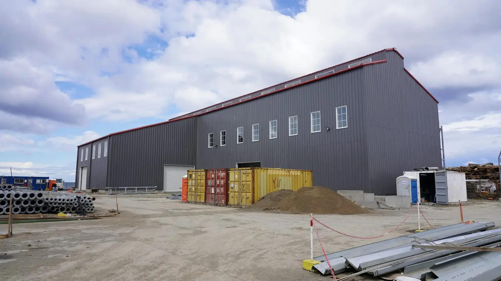 Dağıtım Merkezi ile Verimli Gıda İşleme Fabrikası