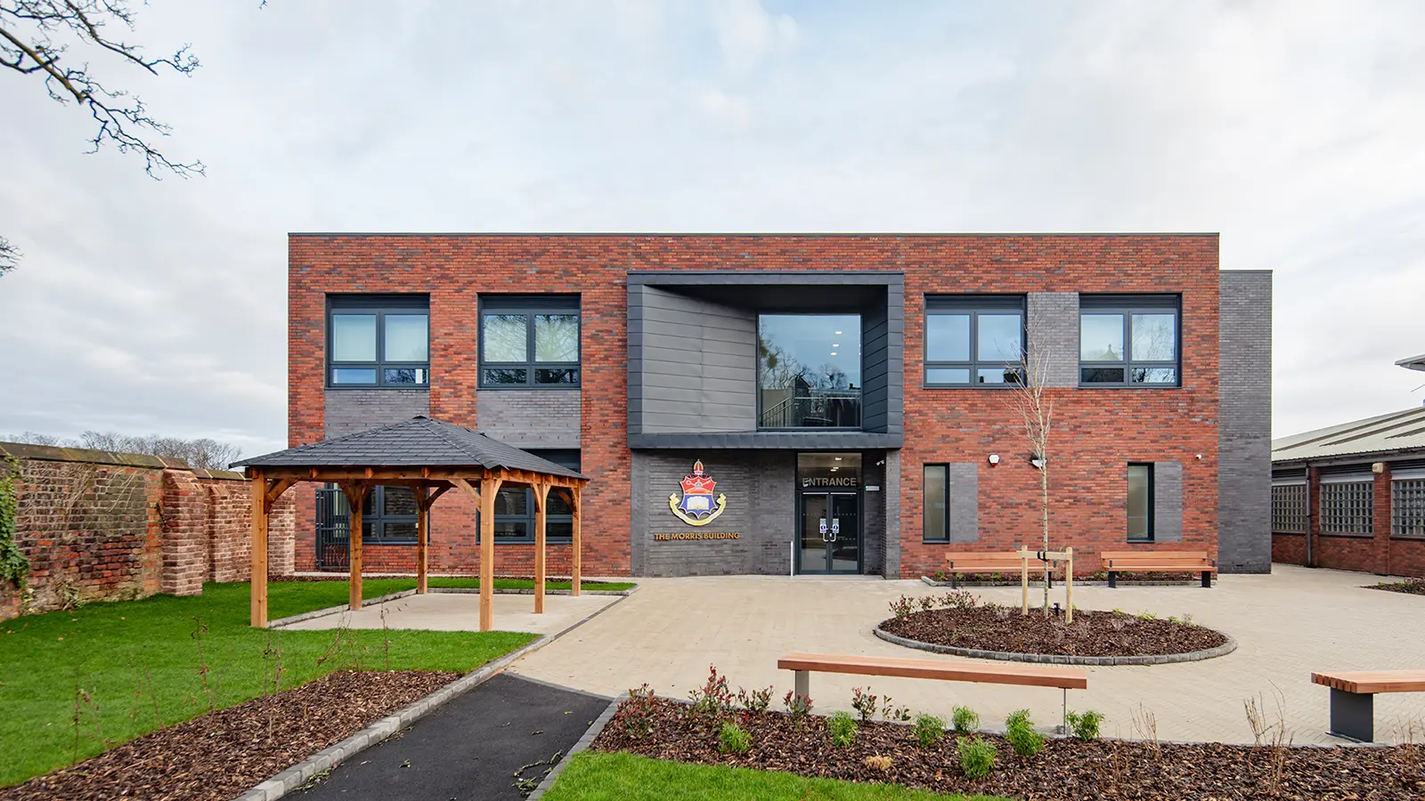 Gelişmiş Tesislere Sahip Modern İlkokul