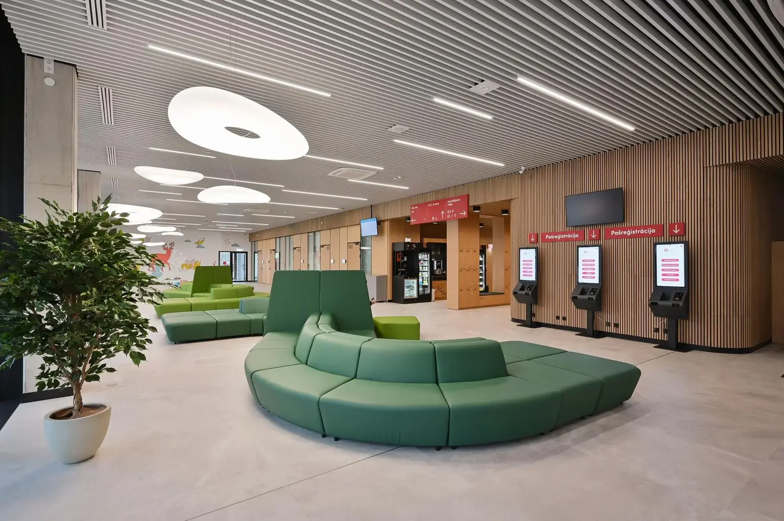 مستشفى حديث مجهز بخدمات الطوارئ