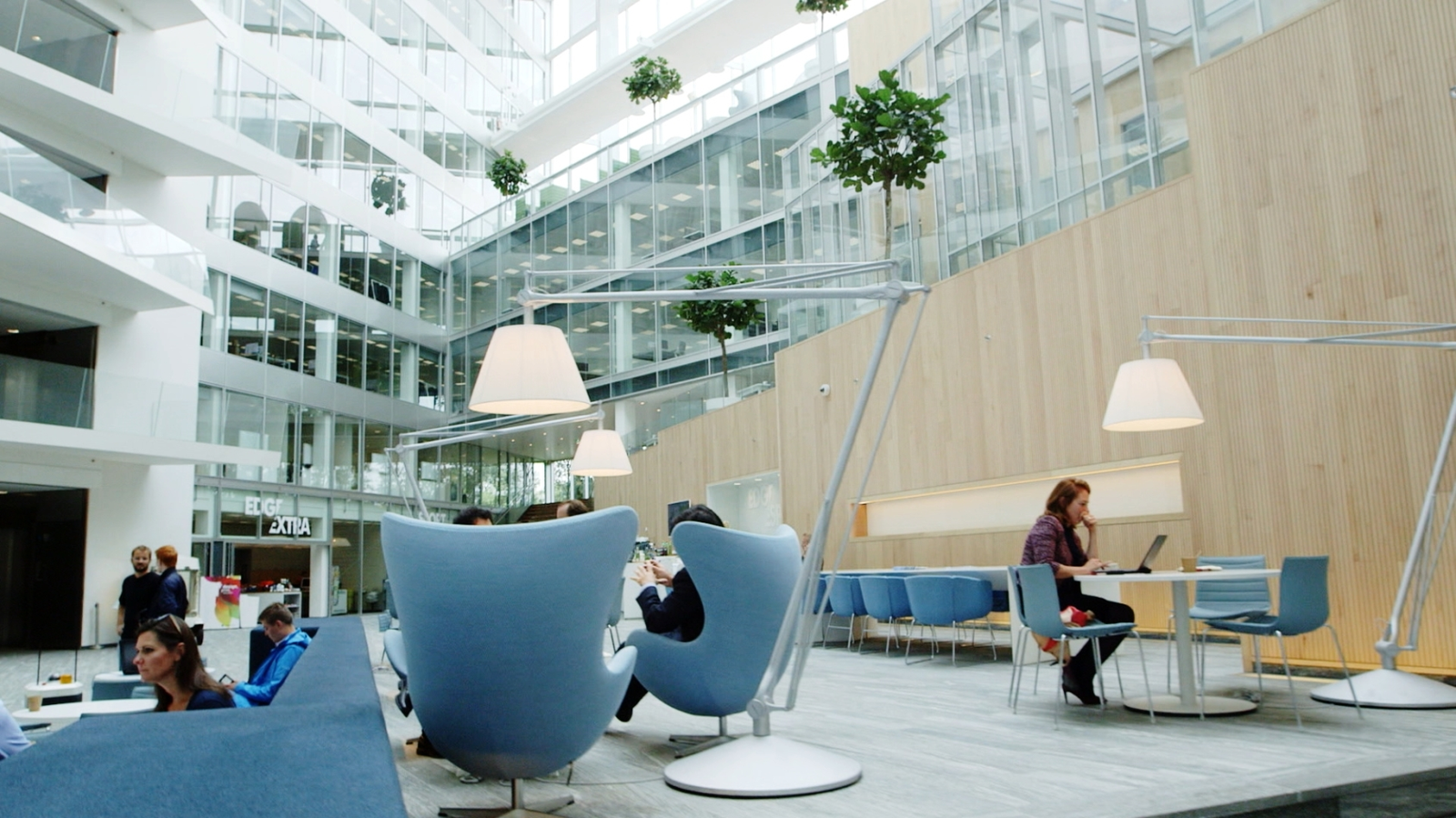 مبنى حكومي تاريخي يتميز بالعمارة الكلاسيكية